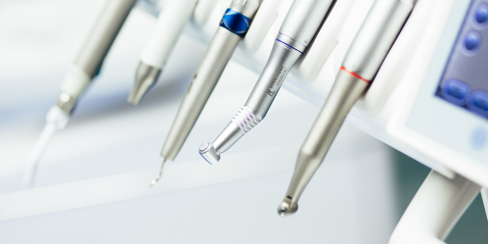 Dettaglio degli strumenti del riunito odontoiatrico